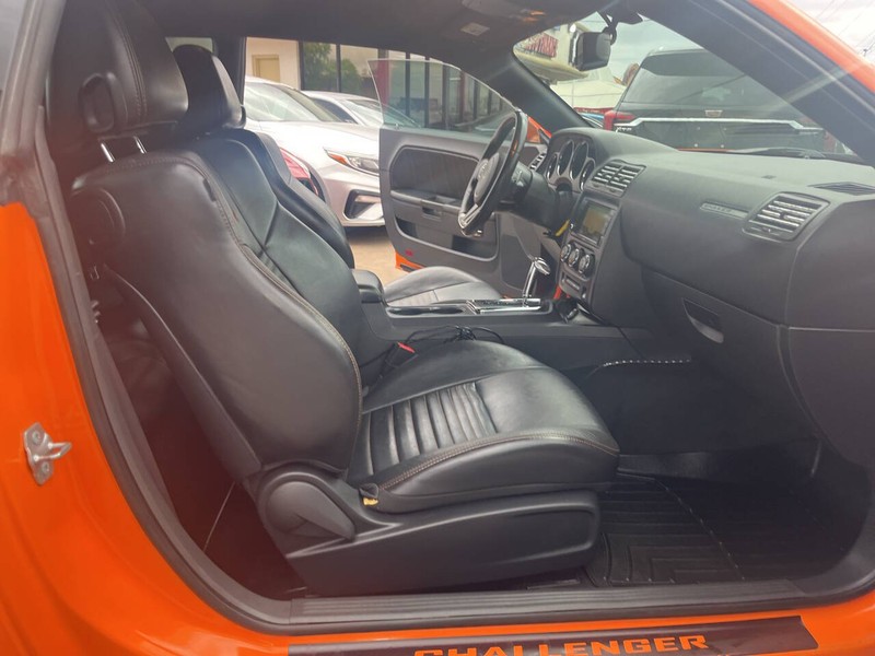 Dodge Challenger Vehicle Image 16