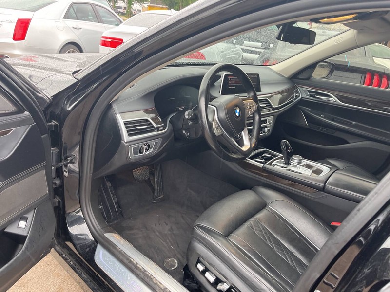 BMW 7 Series Vehicle Image 06
