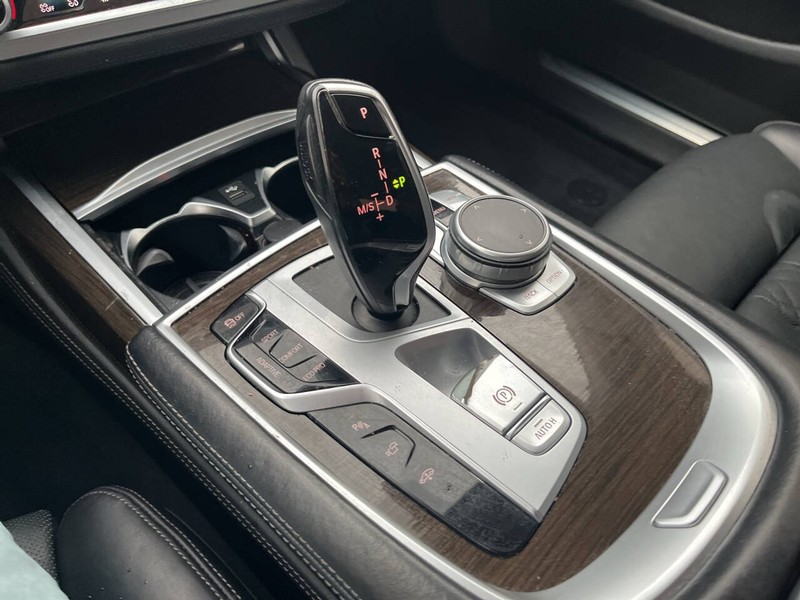 BMW 7 Series Vehicle Image 11