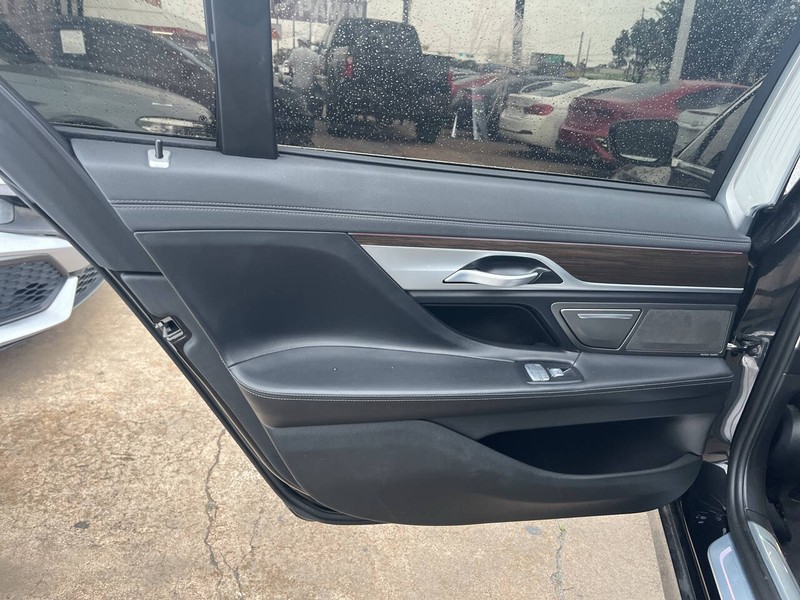 BMW 7 Series Vehicle Image 17