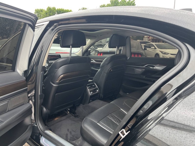 BMW 7 Series Vehicle Image 18