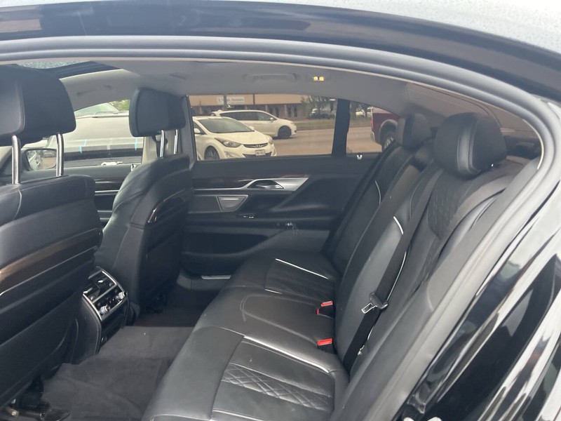 BMW 7 Series Vehicle Image 20