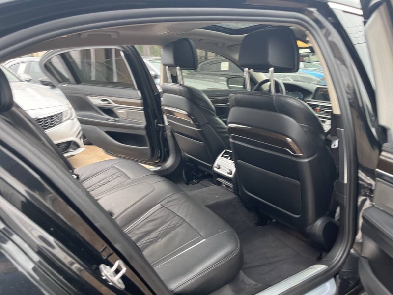 BMW 7 Series Vehicle Image 23
