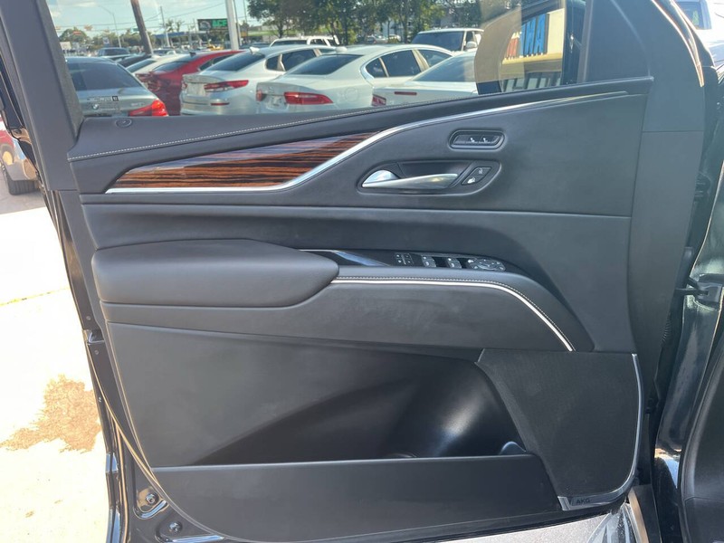Cadillac Escalade Vehicle Image 08