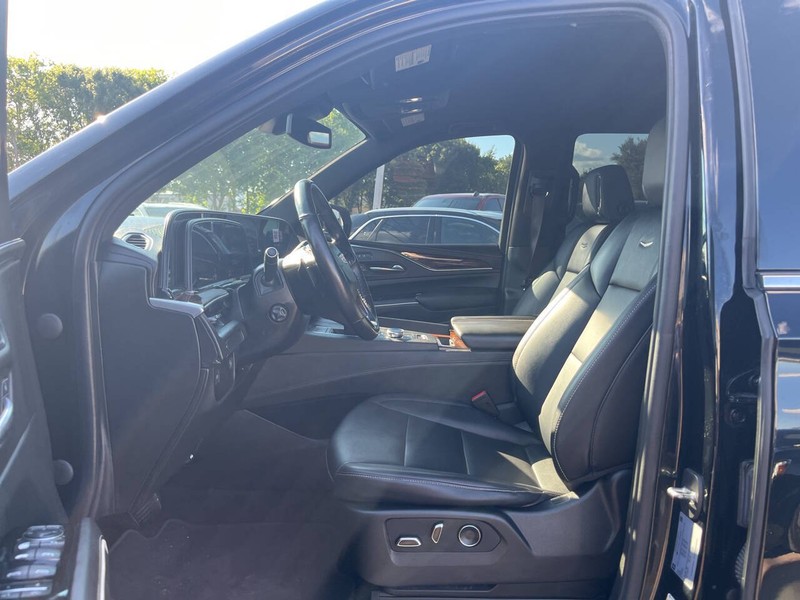 Cadillac Escalade Vehicle Image 09