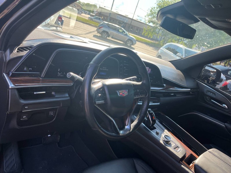 Cadillac Escalade Vehicle Image 11