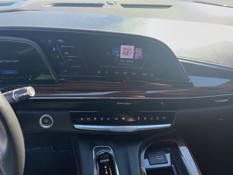 Cadillac Escalade Vehicle Image 15