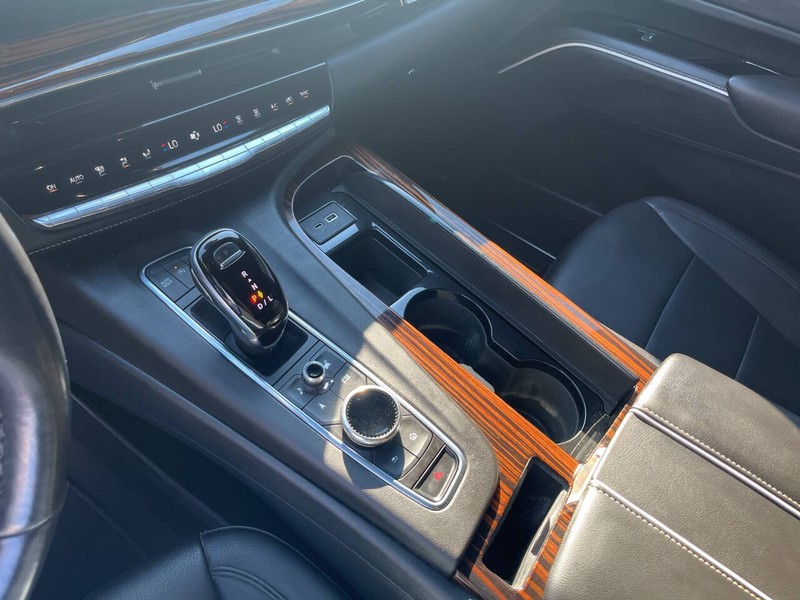 Cadillac Escalade Vehicle Image 16