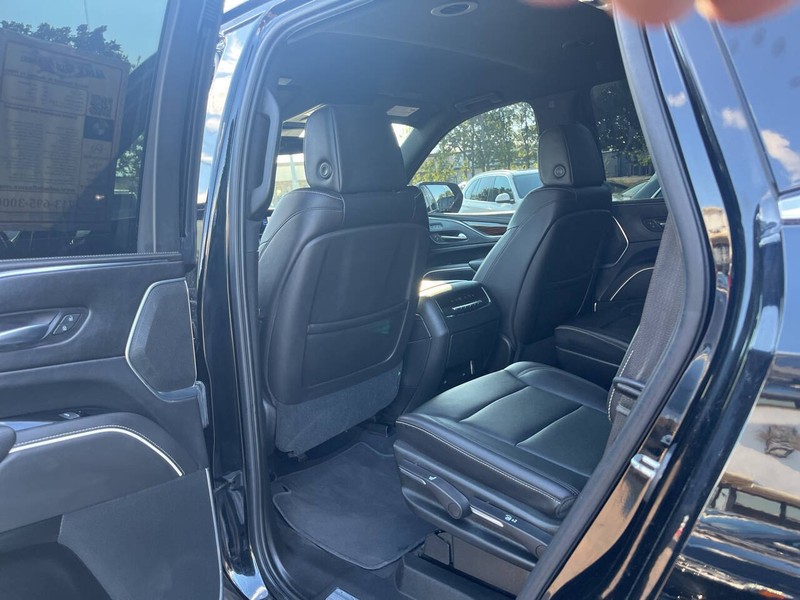 Cadillac Escalade Vehicle Image 18