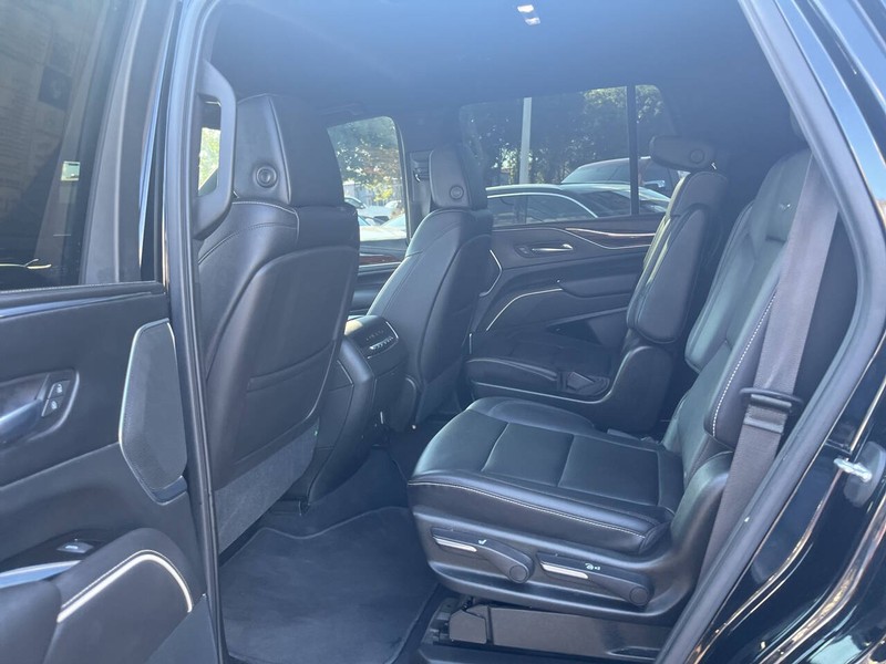 Cadillac Escalade Vehicle Image 19