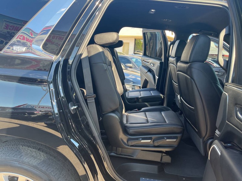 Cadillac Escalade Vehicle Image 22