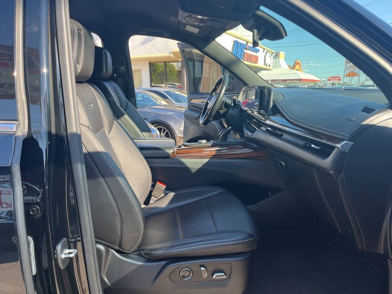Cadillac Escalade Vehicle Image 23