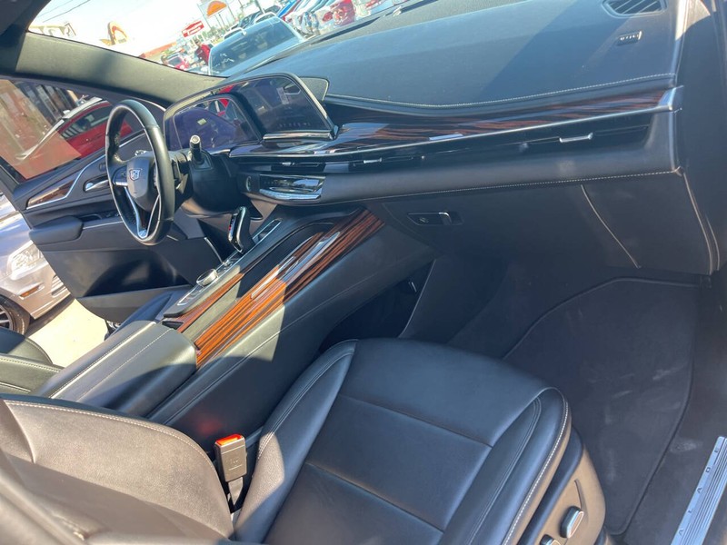 Cadillac Escalade Vehicle Image 24