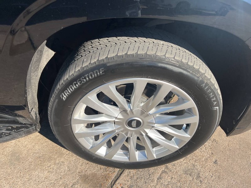 Cadillac Escalade Vehicle Image 25
