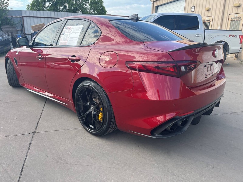 Alfa Romeo Giulia Quadrifoglio Vehicle Image 05