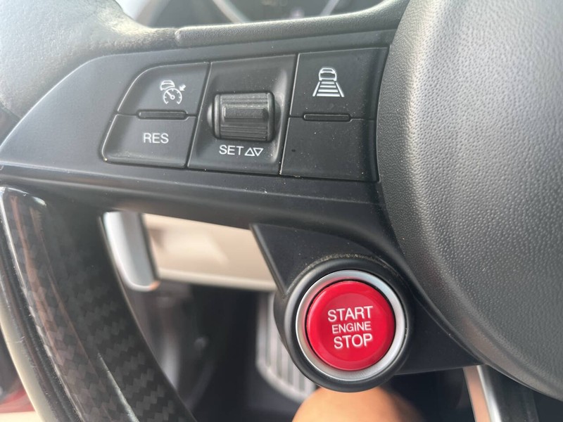 Alfa Romeo Giulia Quadrifoglio Vehicle Image 10