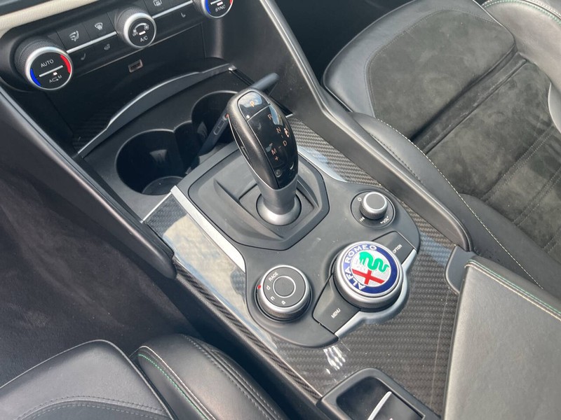Alfa Romeo Giulia Quadrifoglio Vehicle Image 14