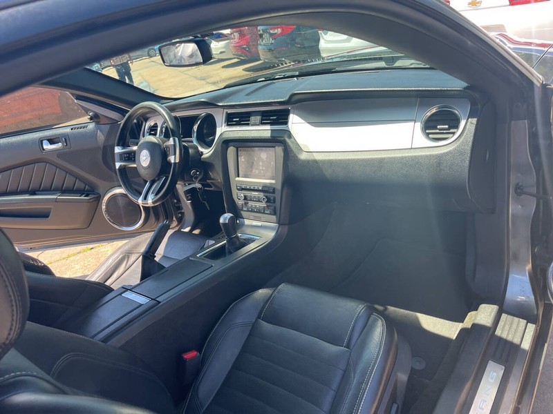 Ford Mustang Vehicle Image 16