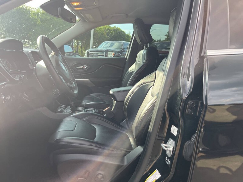 Jeep Cherokee Vehicle Image 06