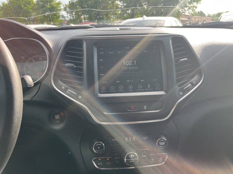 Jeep Cherokee Vehicle Image 10