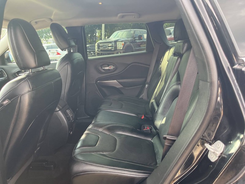Jeep Cherokee Vehicle Image 15