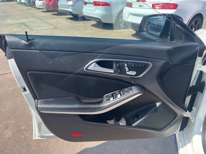 Mercedes-Benz CLA Vehicle Image 06