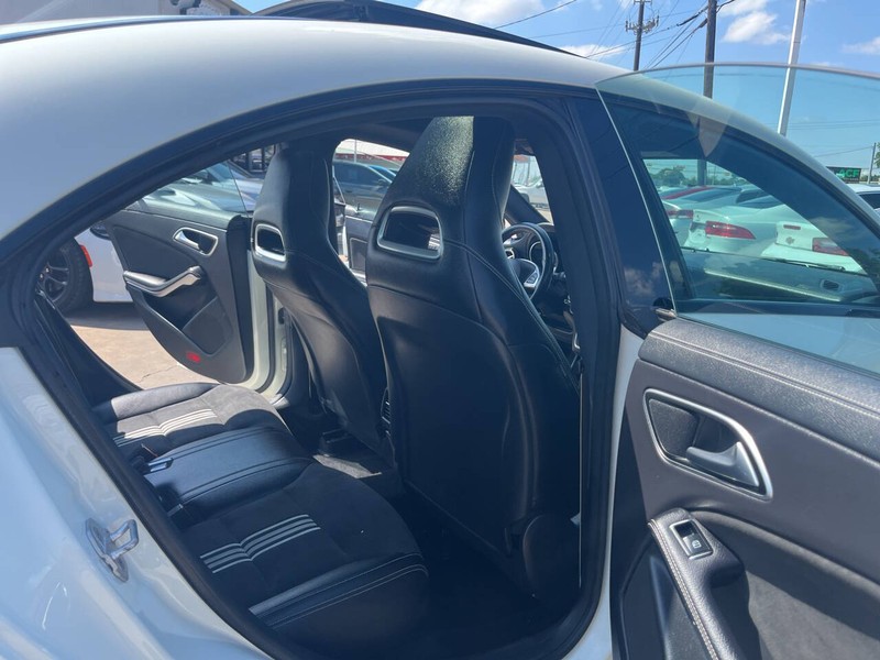 Mercedes-Benz CLA Vehicle Image 18