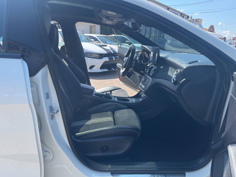 Mercedes-Benz CLA Vehicle Image 19