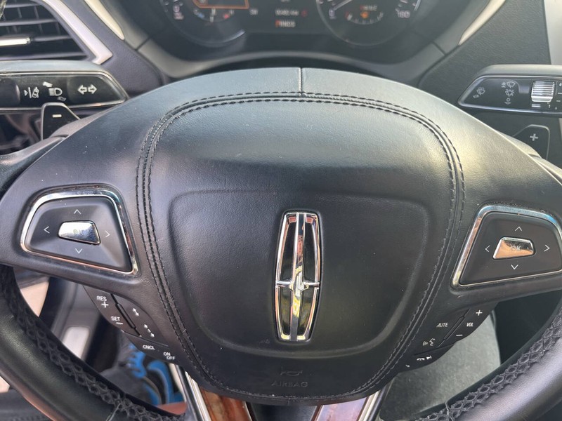 Lincoln MKZ Vehicle Image 09