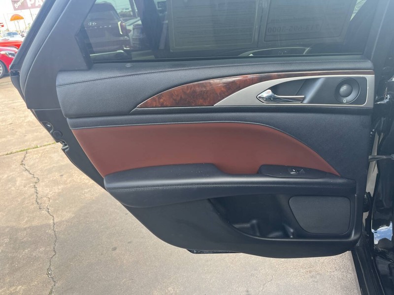 Lincoln MKZ Vehicle Image 13