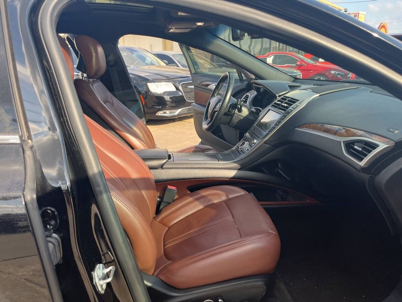 Lincoln MKZ Vehicle Image 18