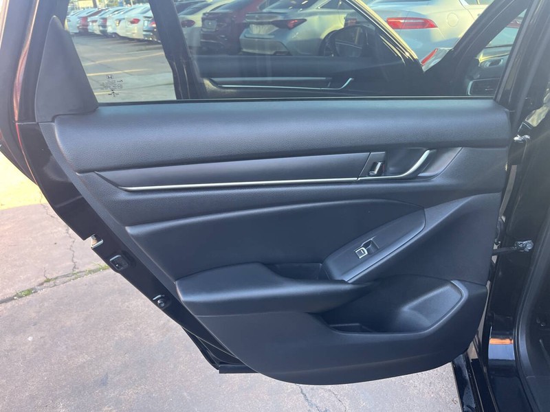 Honda Accord Sedan Vehicle Image 13