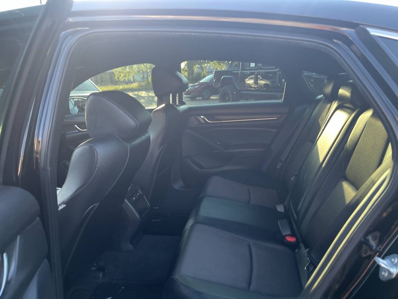 Honda Accord Sedan Vehicle Image 15