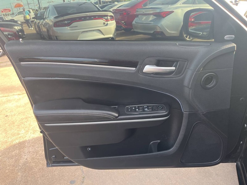 Chrysler 300 Vehicle Image 06