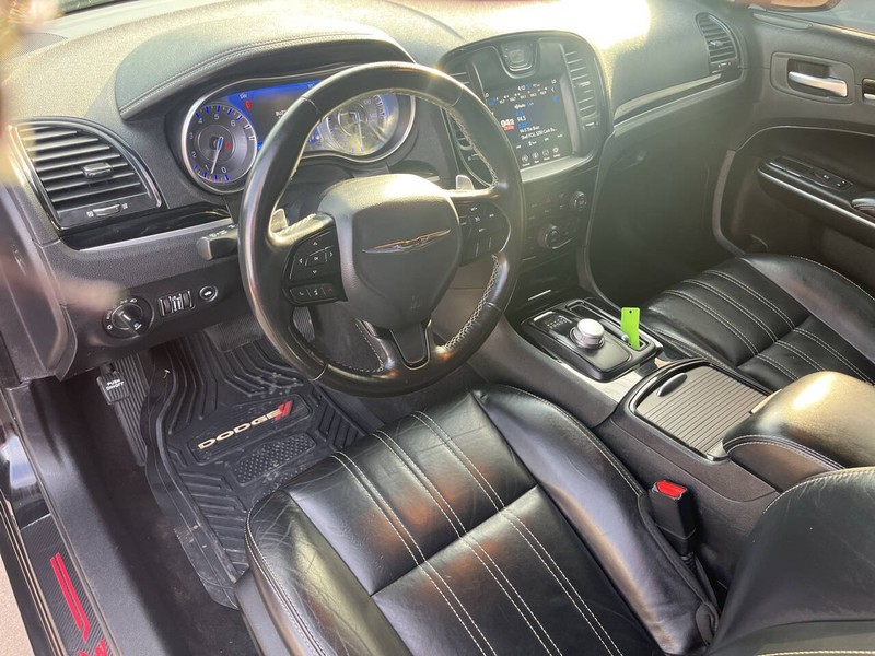 Chrysler 300 Vehicle Image 08