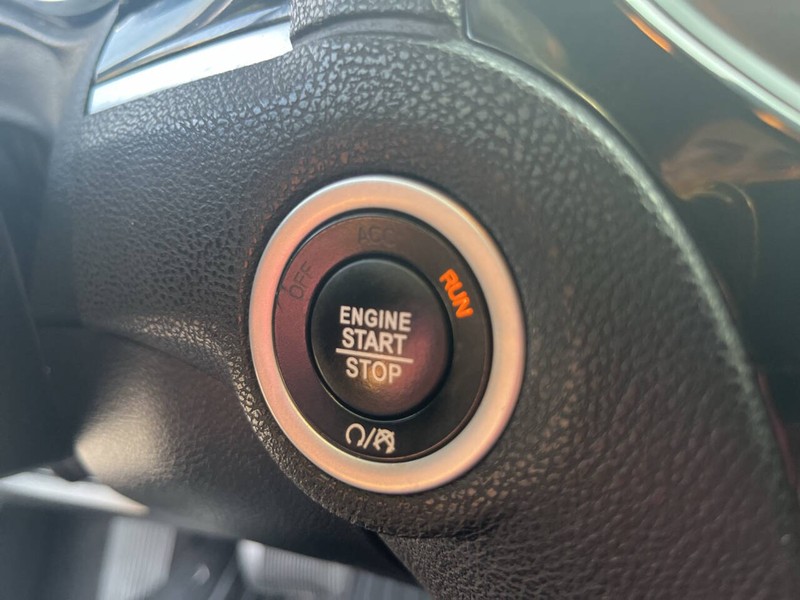 Chrysler 300 Vehicle Image 12