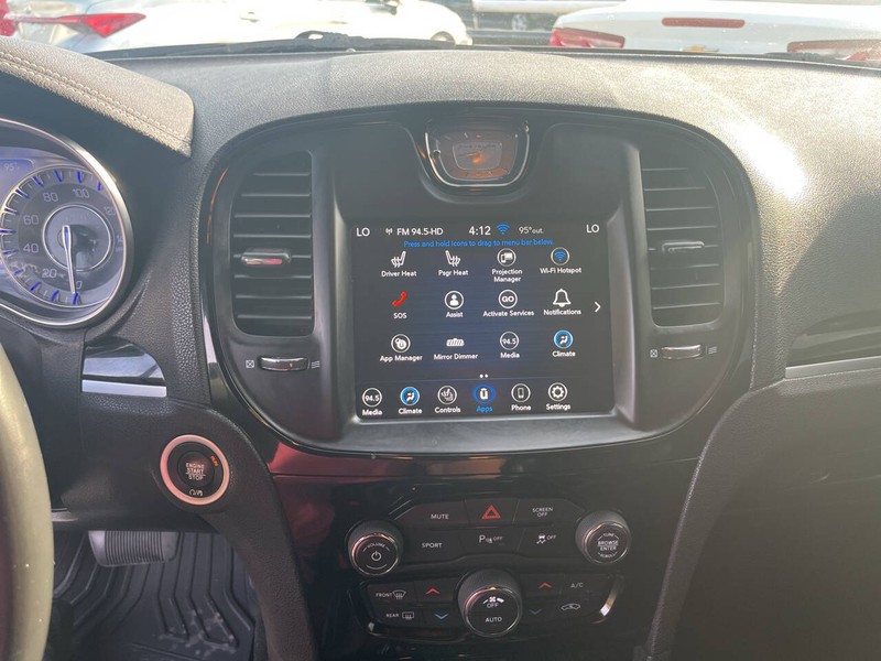 Chrysler 300 Vehicle Image 13