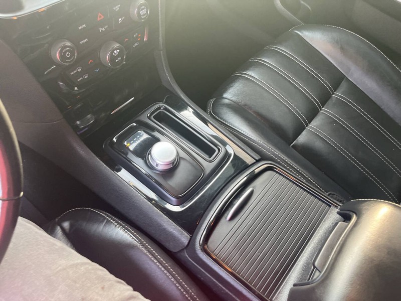 Chrysler 300 Vehicle Image 14