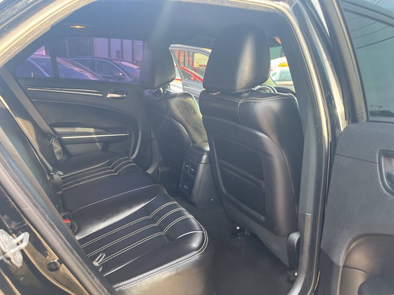 Chrysler 300 Vehicle Image 18