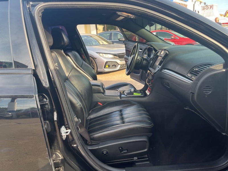 Chrysler 300 Vehicle Image 19
