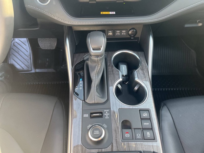 Toyota Highlander Vehicle Image 11