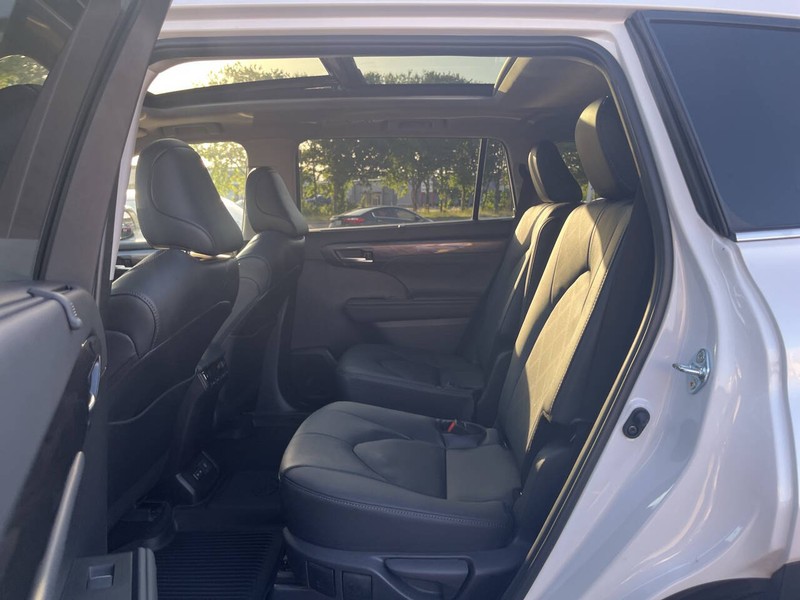 Toyota Highlander Vehicle Image 15