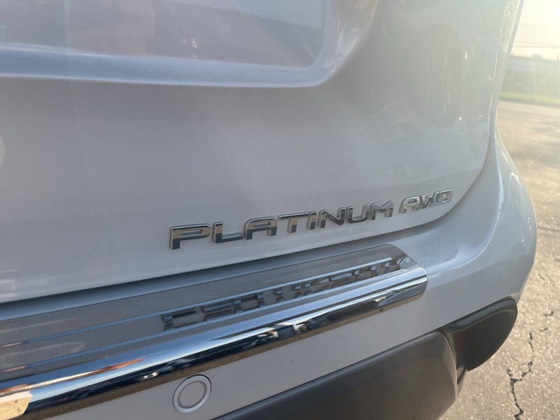Toyota Highlander Vehicle Image 17