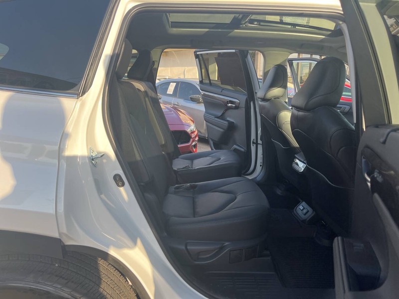 Toyota Highlander Vehicle Image 21