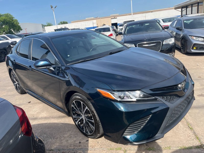 Toyota Camry Vehicle Image 03
