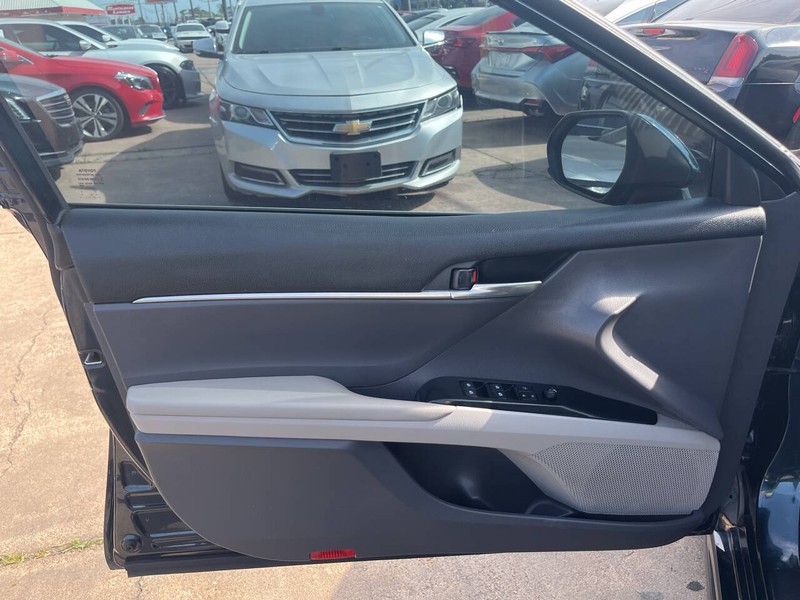 Toyota Camry Vehicle Image 06