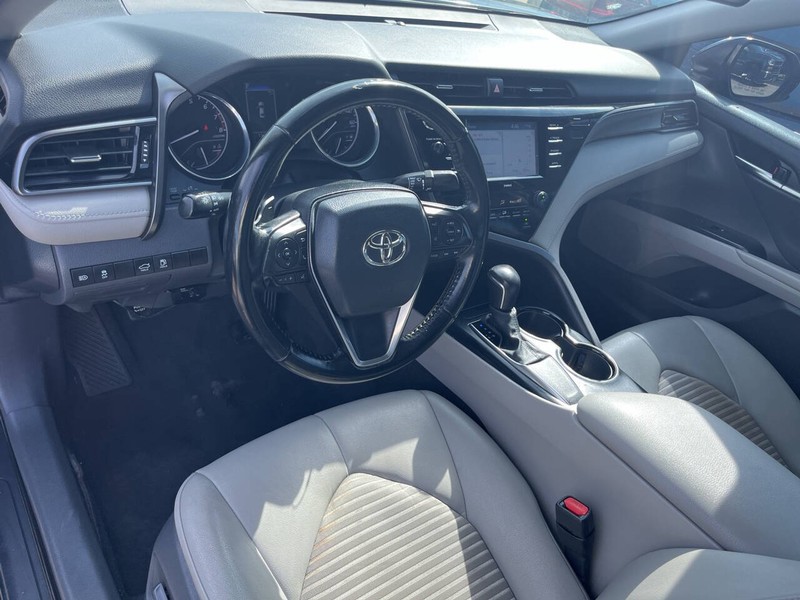 Toyota Camry Vehicle Image 09
