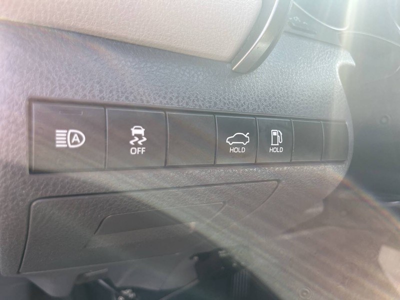 Toyota Camry Vehicle Image 11