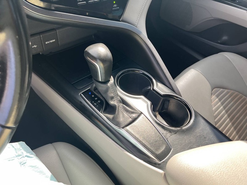 Toyota Camry Vehicle Image 16
