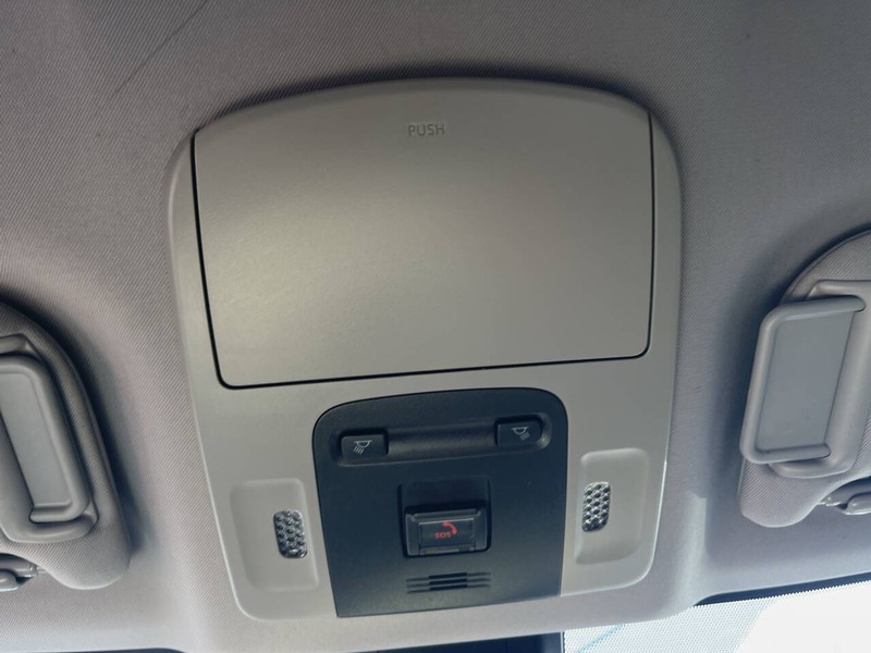 Toyota Camry Vehicle Image 17